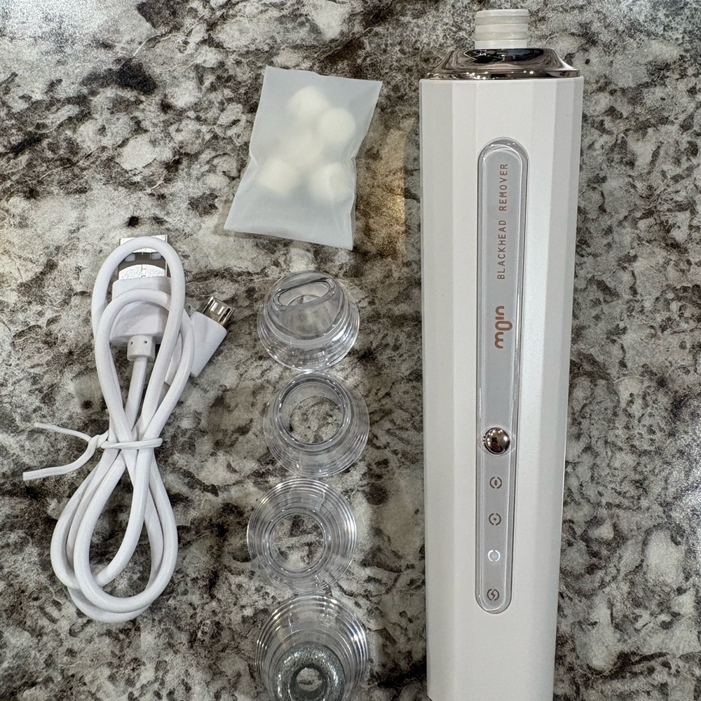 White Blackhead Remover with Accessories